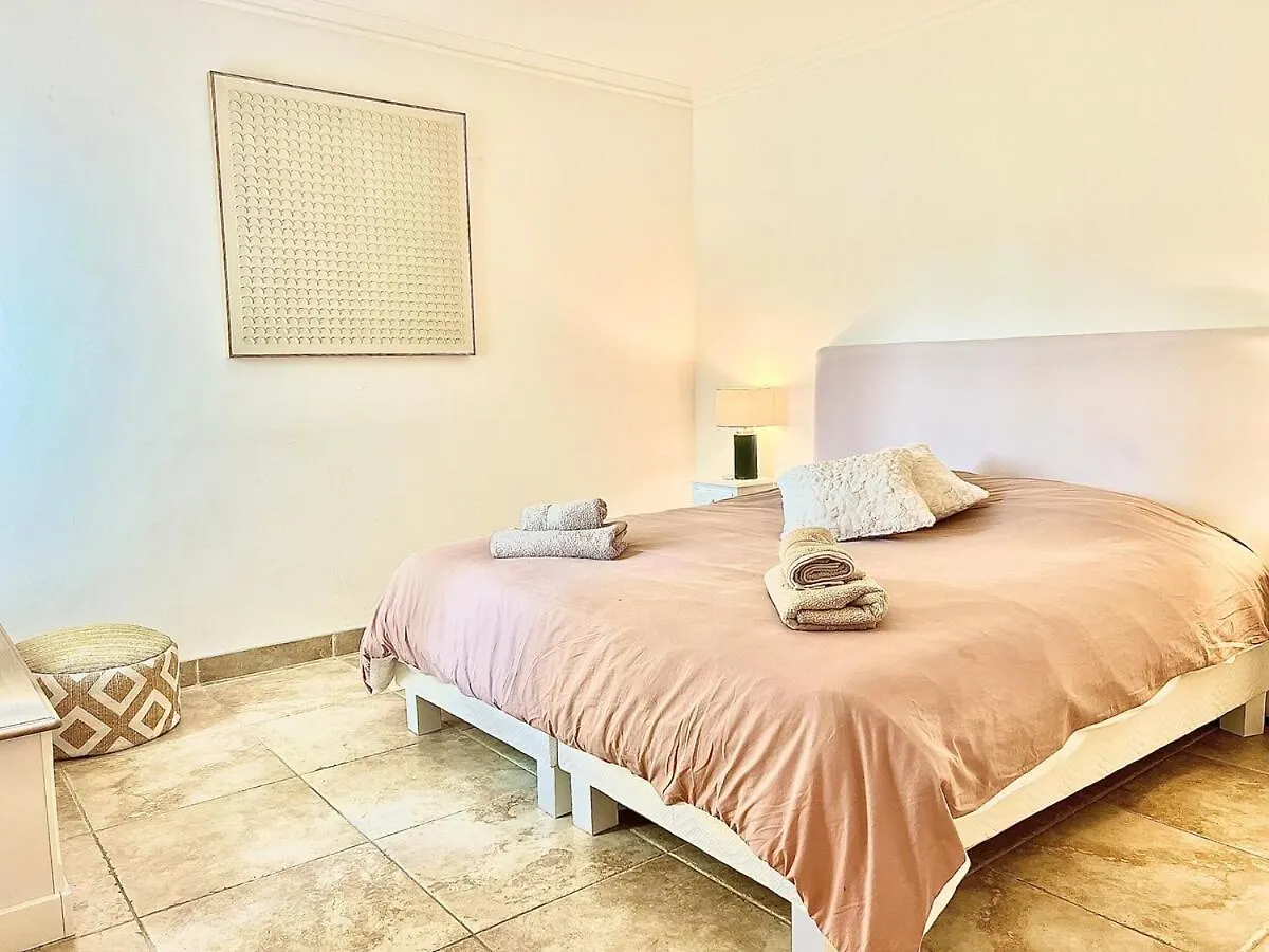 Luxurious 2-Bedroom Pointe Croisette, Sea View, Private Parking Cannes
