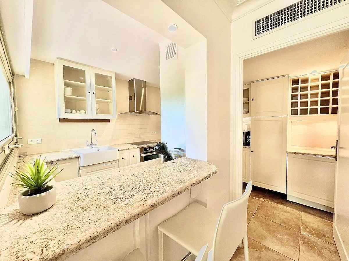 Luxurious 2-Bedroom Pointe Croisette, Sea View, Private Parking Cannes