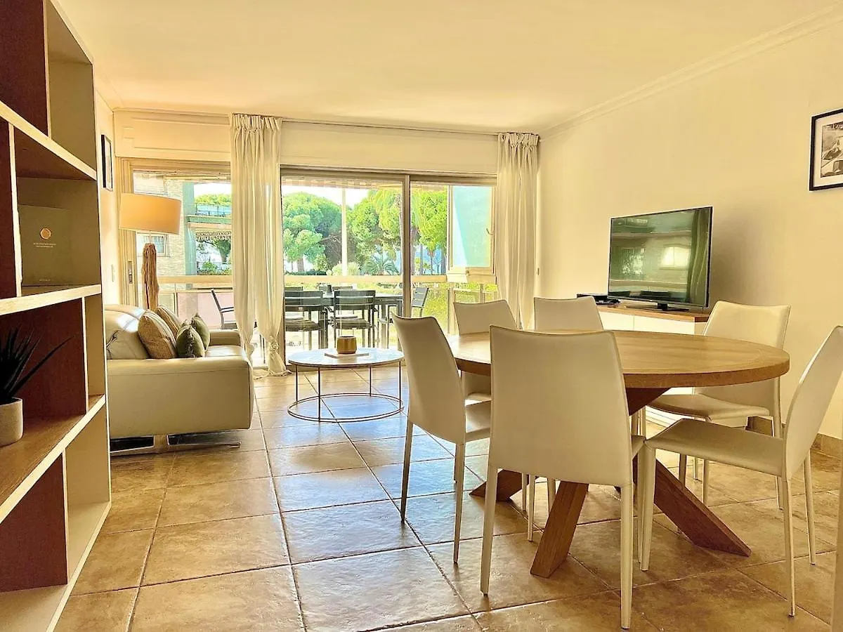 Luxurious 2-Bedroom Pointe Croisette, Sea View, Private Parking Cannes 0*,  France