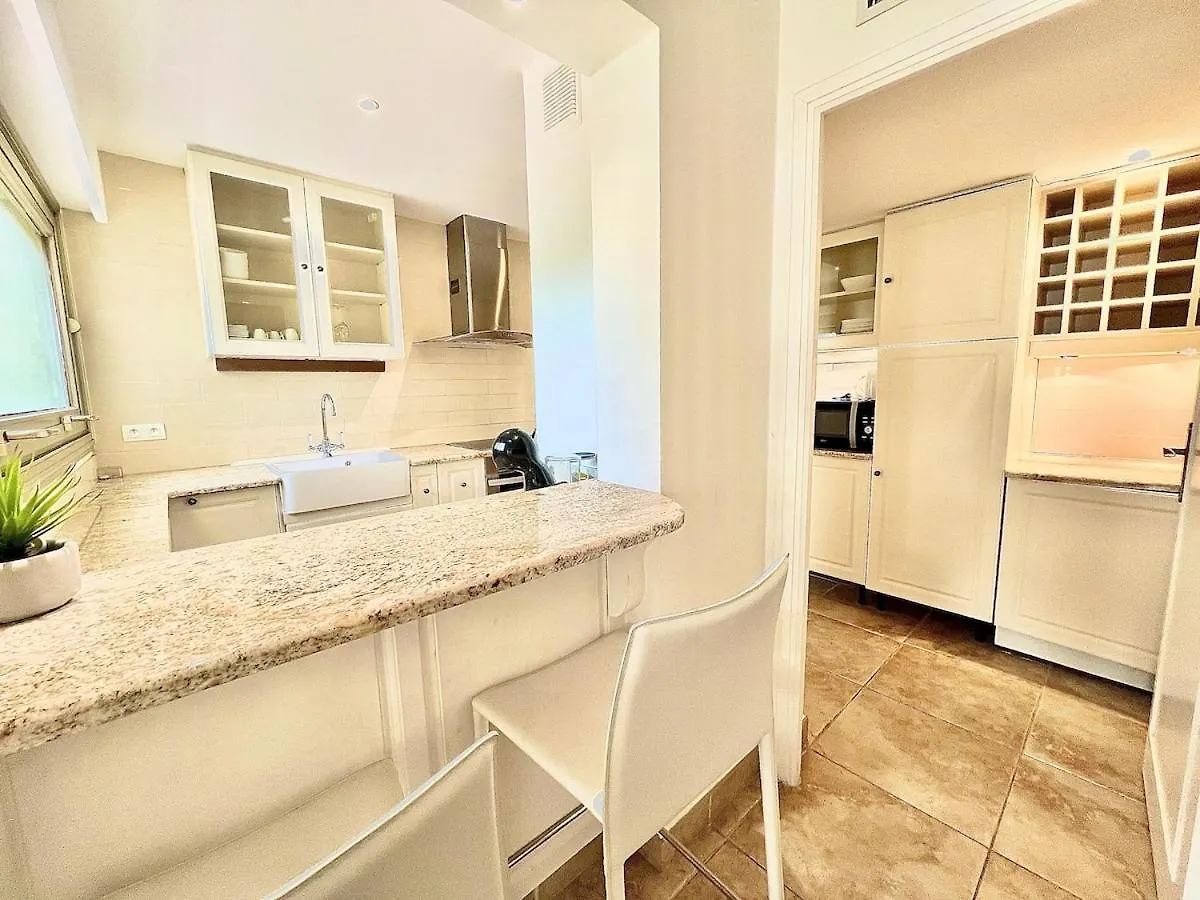 Luxurious 2-Bedroom Pointe Croisette, Sea View, Private Parking Cannes France