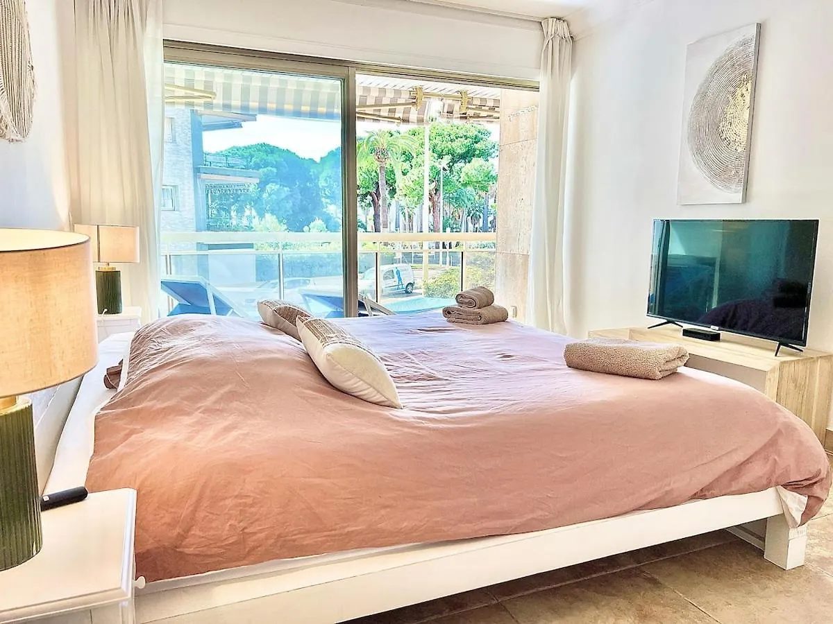 Apartment Luxurious 2-Bedroom Pointe Croisette, Sea View, Private Parking Cannes France