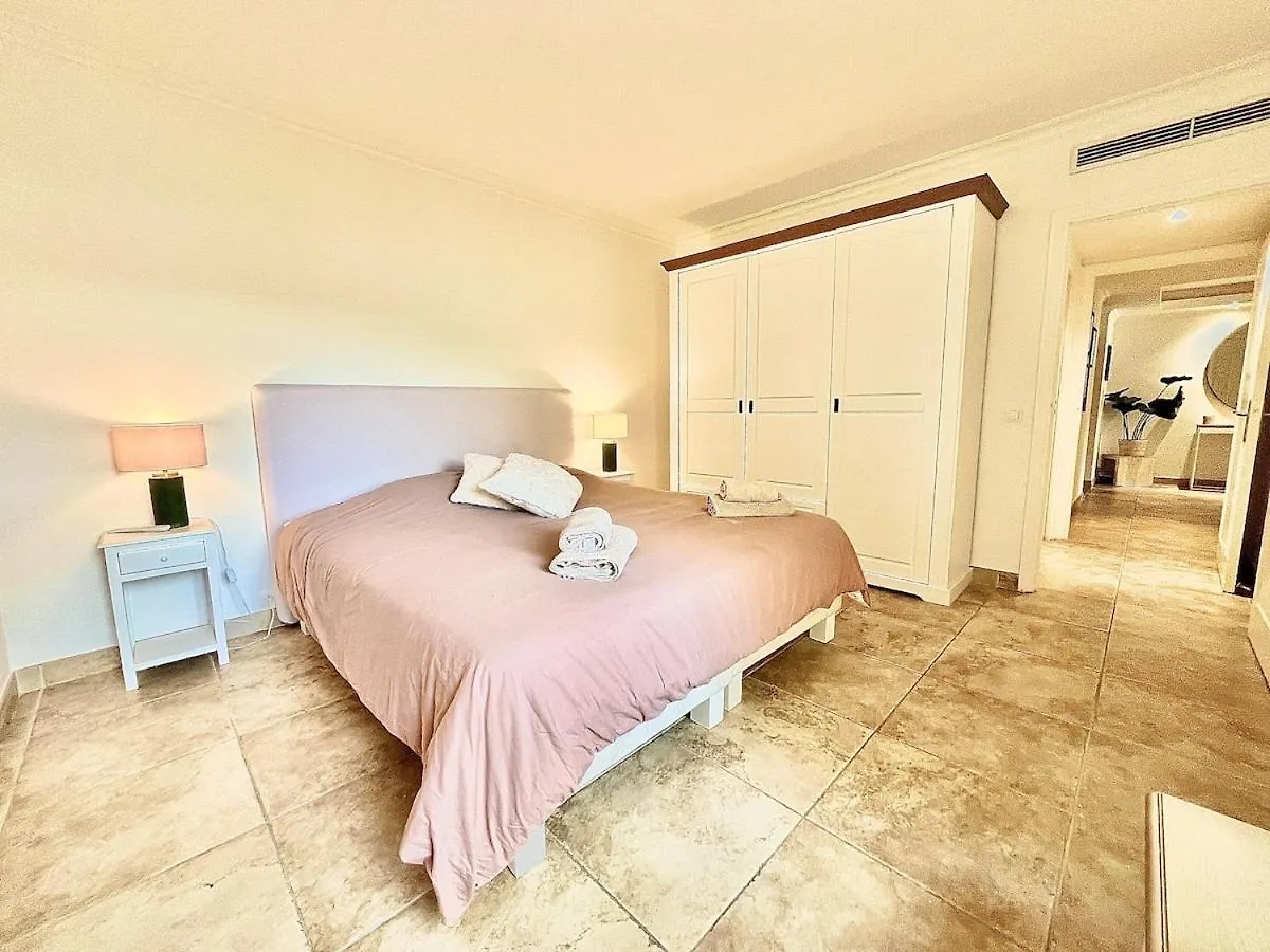 Luxurious 2-Bedroom Pointe Croisette, Sea View, Private Parking Cannes