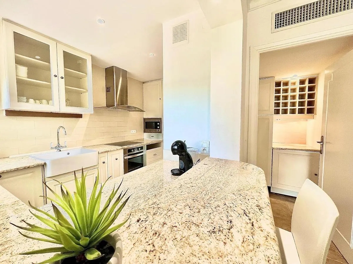 Apartment Luxurious 2-Bedroom Pointe Croisette, Sea View, Private Parking Cannes